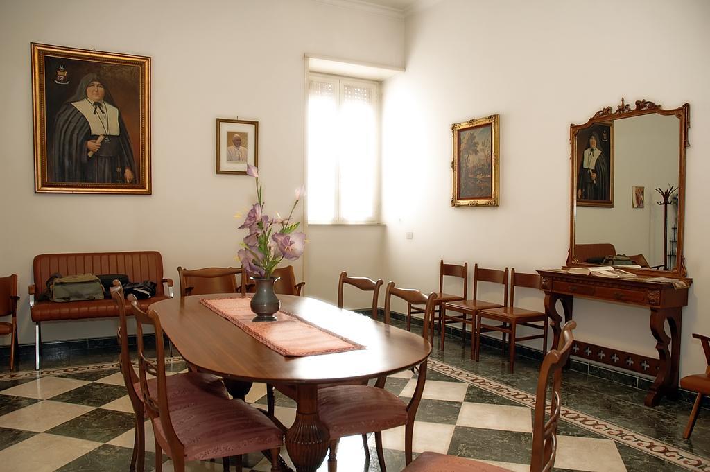 Gasthof Casa Religiosa Per Ferie Ancelle Del Santuario *